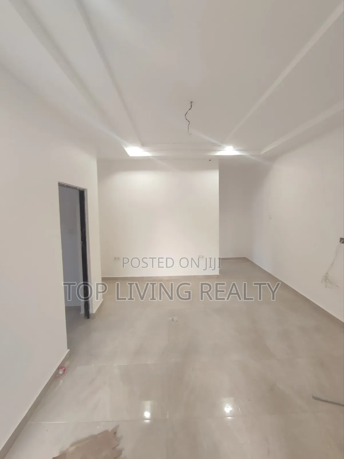 2bdrm Block of Flats in Nanakrom, School Junction for sale in School Junction