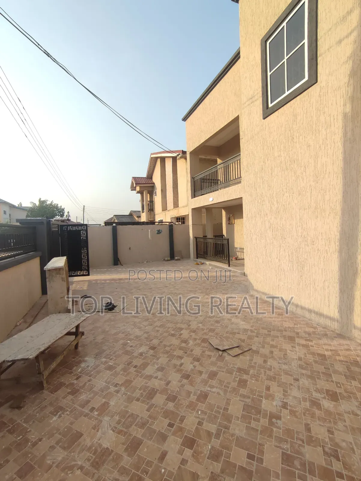 2bdrm Block of Flats in Nanakrom, School Junction for sale in School Junction