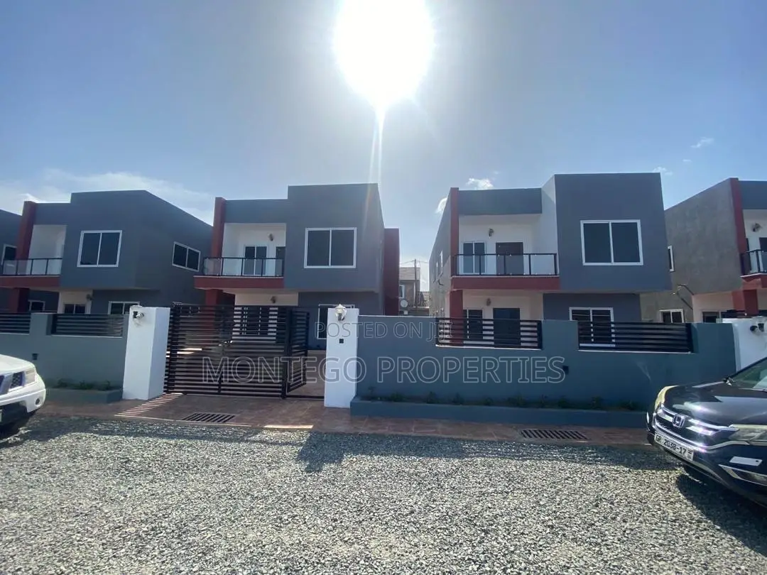 4bdrm House in Ashale Botwe, School Junction for rent in School Junction