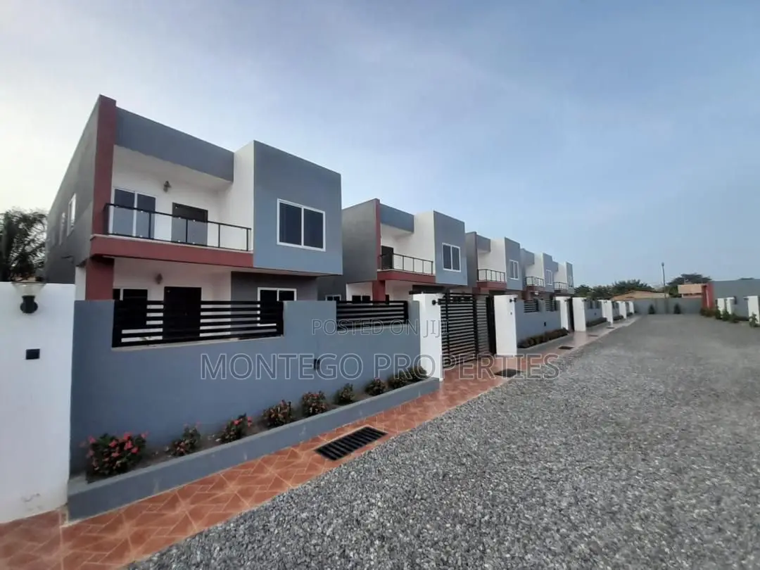 4bdrm House in Ashale Botwe, School Junction for rent in School Junction