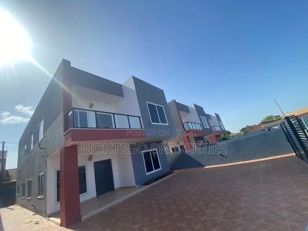 4bdrm House in Ashale Botwe, School Junction for rent in School Junction