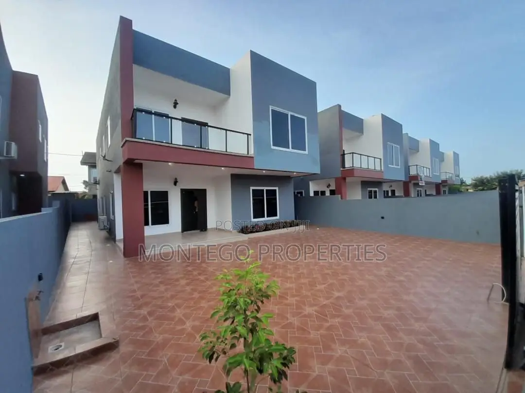 4bdrm House in Ashale Botwe, School Junction for rent in School Junction
