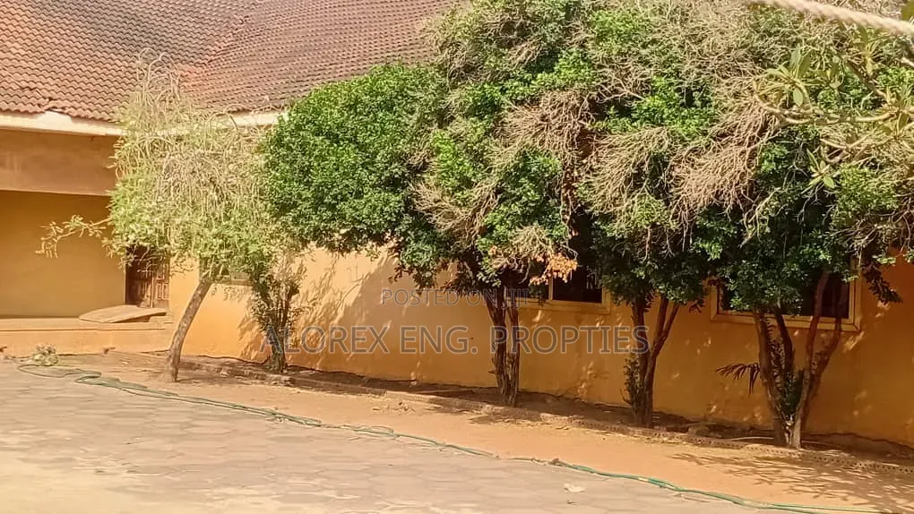 14bdrm House in $2.5 M, Adjiringano, Ability for sale in Ability