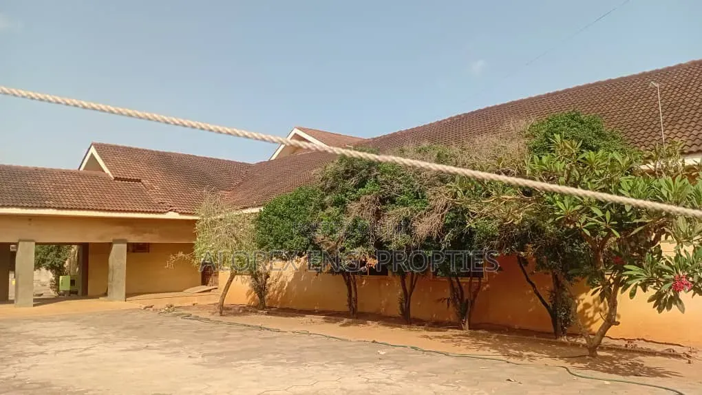 14bdrm House in $2.5 M, Adjiringano, Ability for sale in Ability