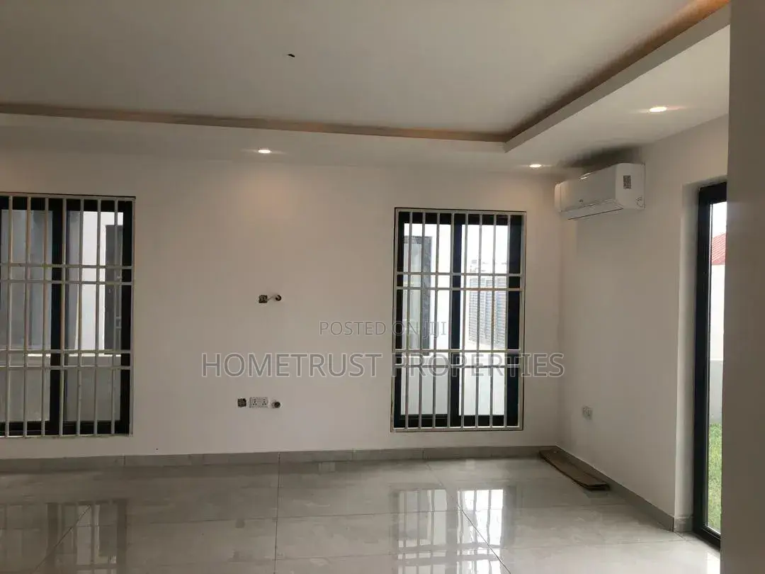 4bdrm Duplex in East Legon Ais Area, American House for rent in American House