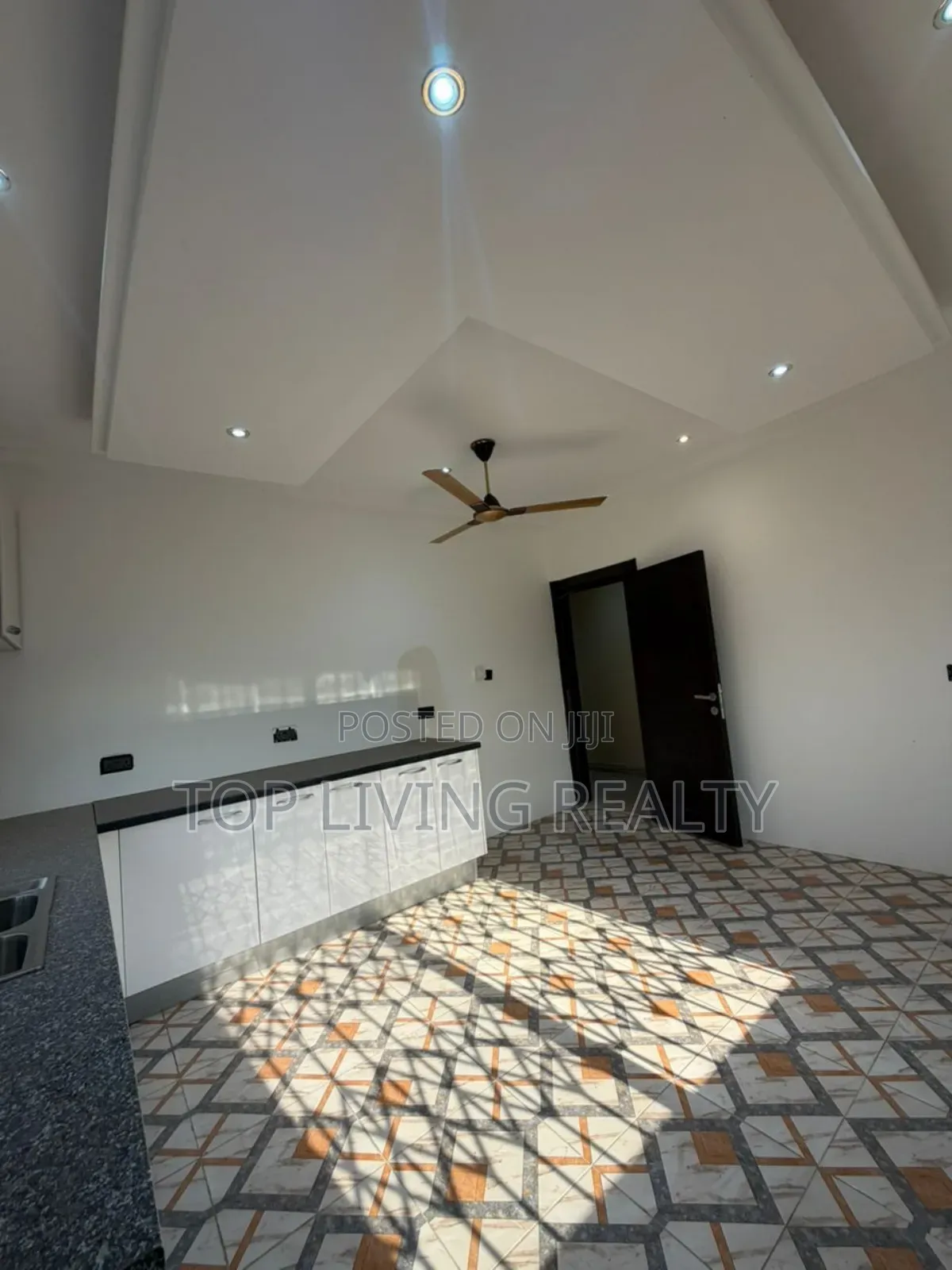 4bdrm Apartment in Nanakrom, Nmai-Dzorn for rent in Nmai-Dzorn