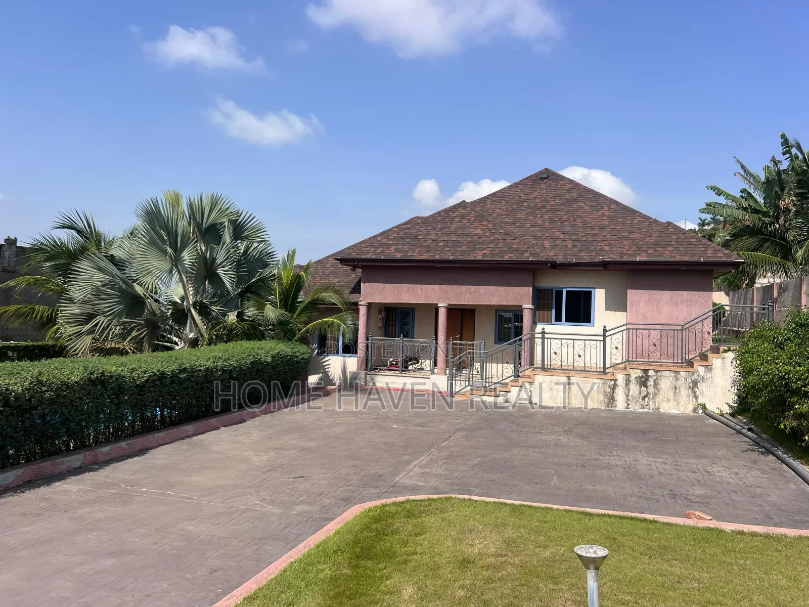 3bdrm House in Krokrobite, Bortiano for sale in Bortiano