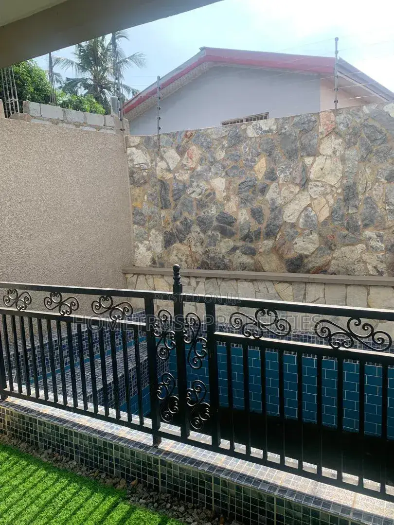 3bdrm Duplex in Adenta Powerland for rent in School Park Area