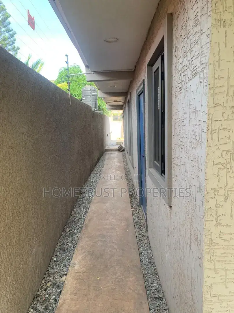 3bdrm Duplex in Adenta Powerland for rent in School Park Area