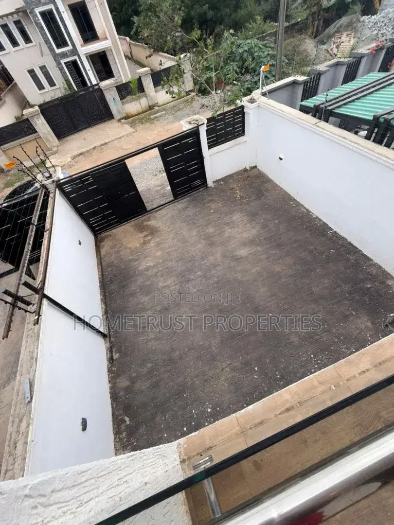 3bdrm Duplex in Ashongman Estate, Police Station for sale in Police Station