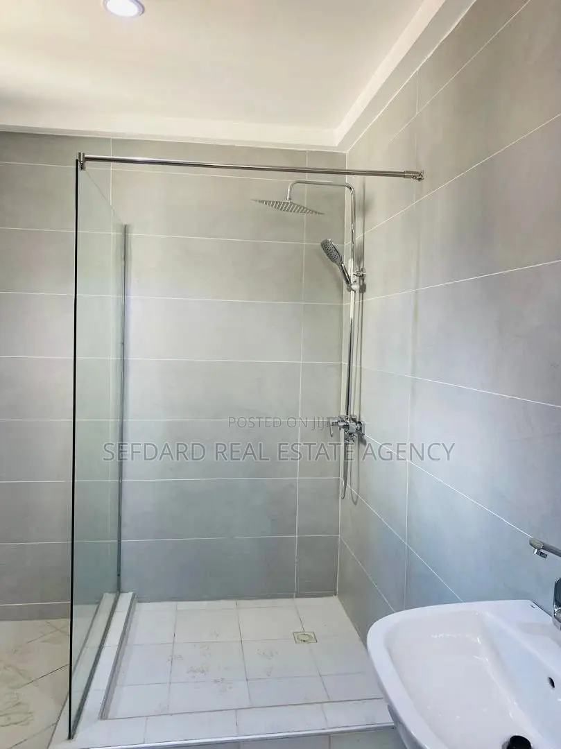 4bdrm Duplex in Sefdard Properties, Achimota for sale in Achimota