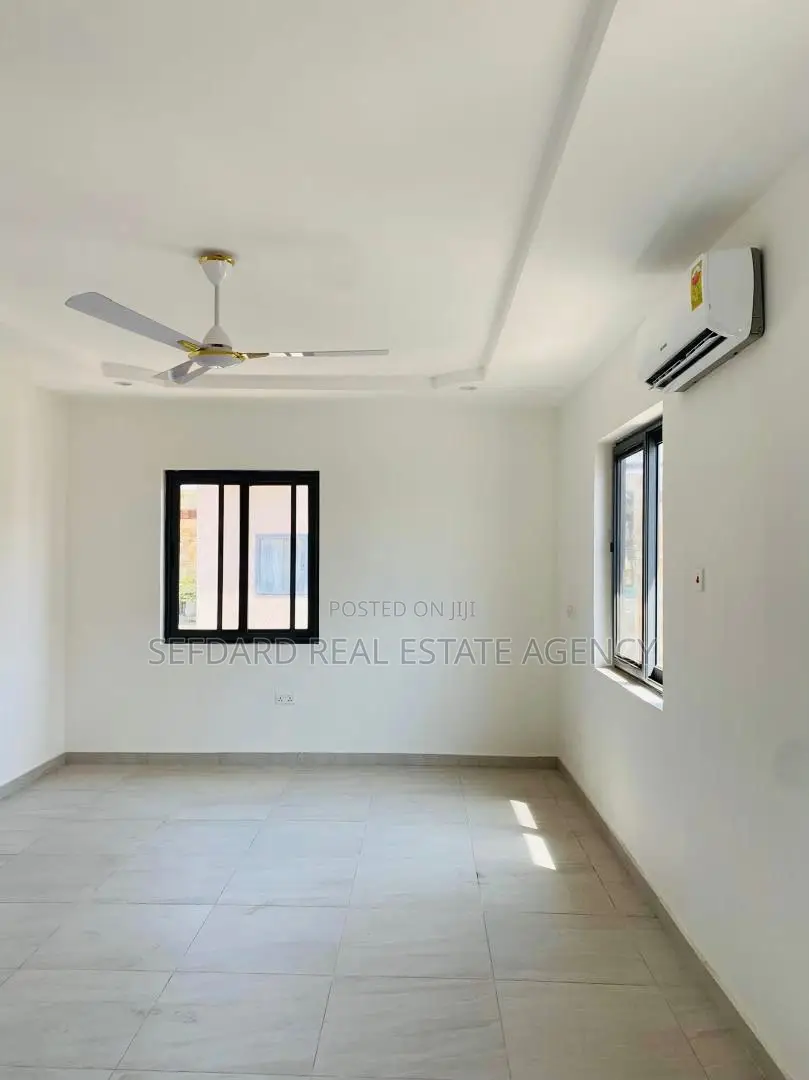 4bdrm Duplex in Sefdard Properties, Achimota for sale in Achimota