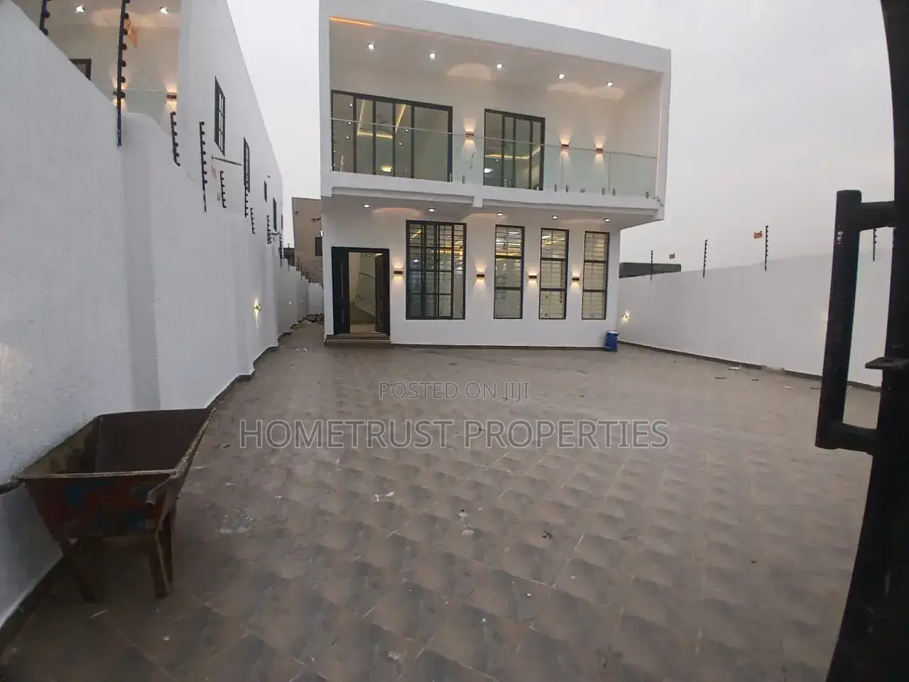 4bdrm Duplex in East Legon Hills, Boundary Road Area for sale in Boundary Road Area