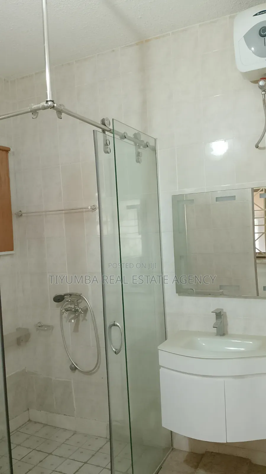 5bdrm House in Tiyumba Real Estate, Pillar 2 for rent in Pillar 2