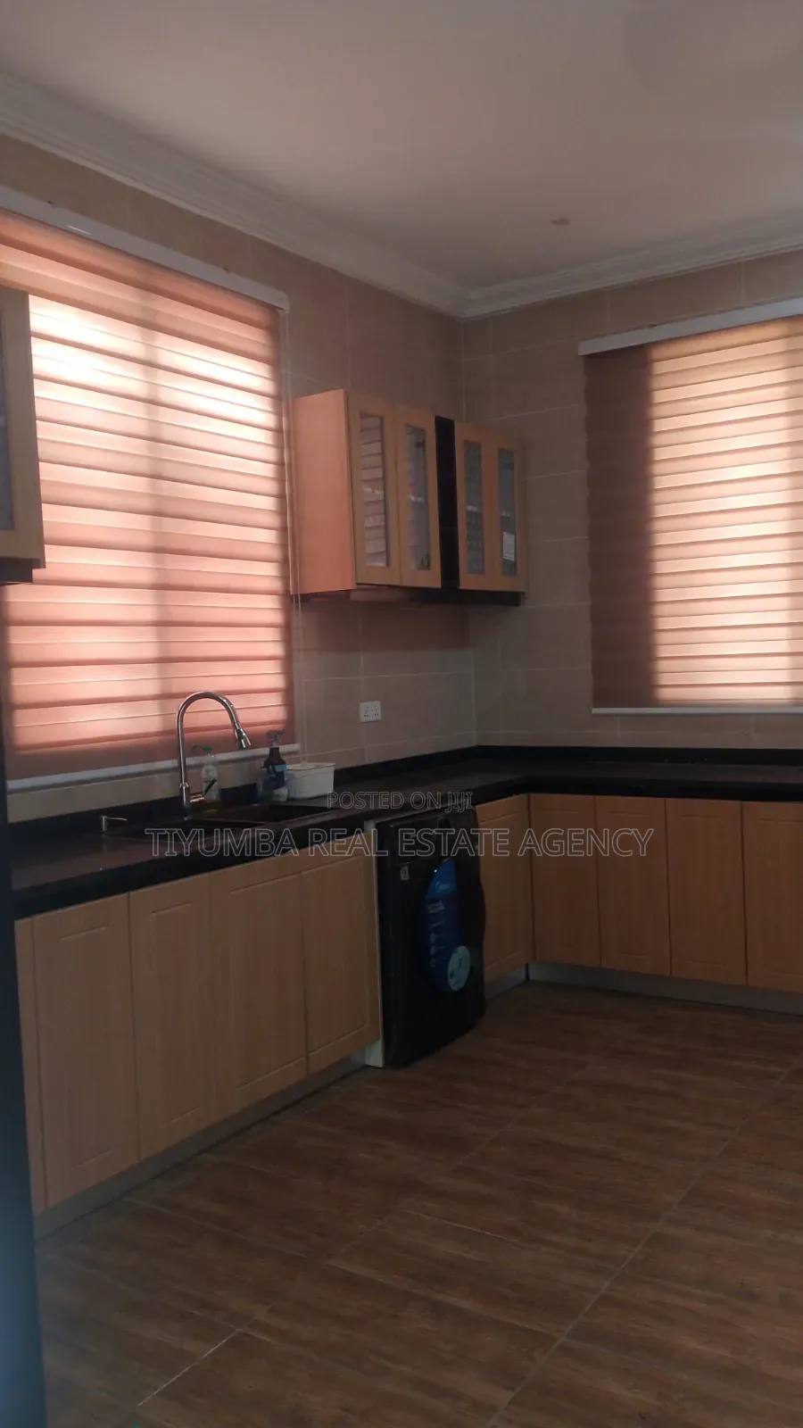 3bdrm Duplex in Tiyumba Real Estate, The Mall for rent in The Mall