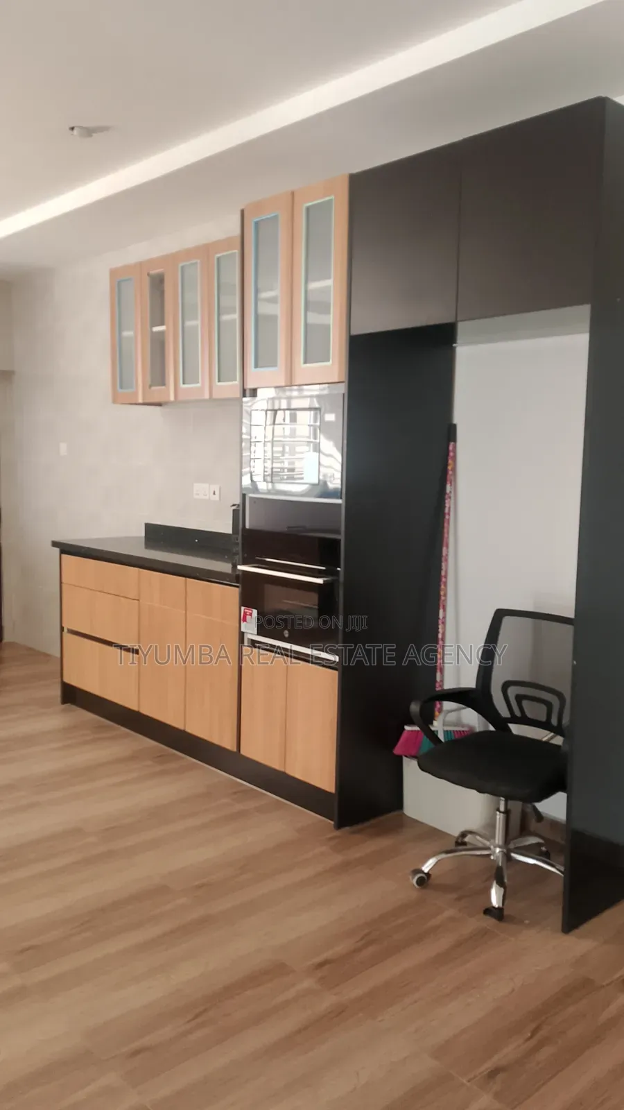 3bdrm Duplex in Tiyumba Real Estate, The Mall for rent in The Mall