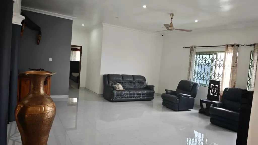 5bdrm House in Aburi for sale in Aburi