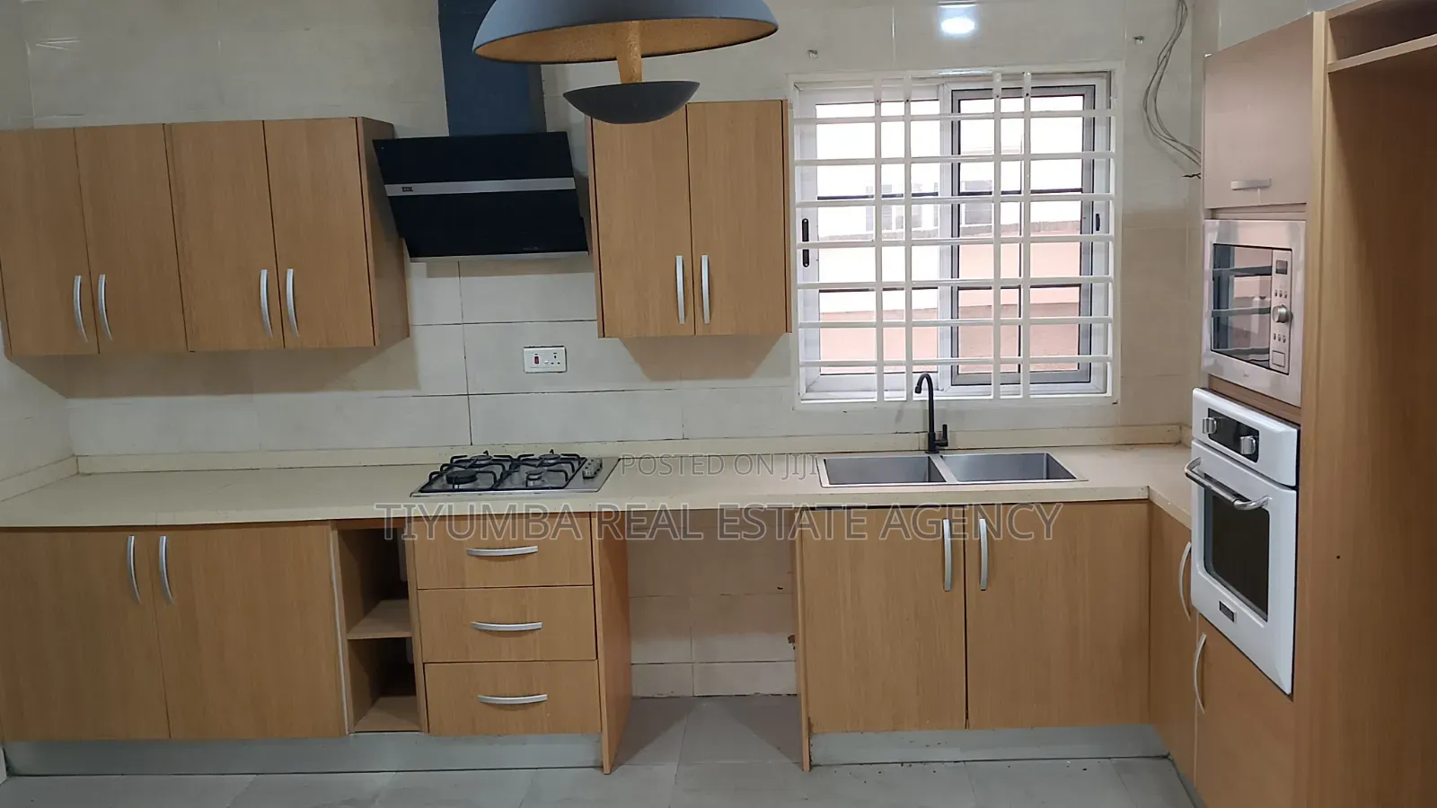 4bdrm Duplex in Tiyumba Real Estate, The Mall for rent in The Mall