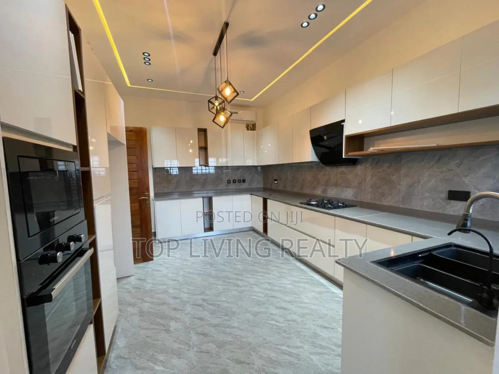 4bdrm Duplex in Ayi Mensa, Oyarifa for sale in Oyarifa