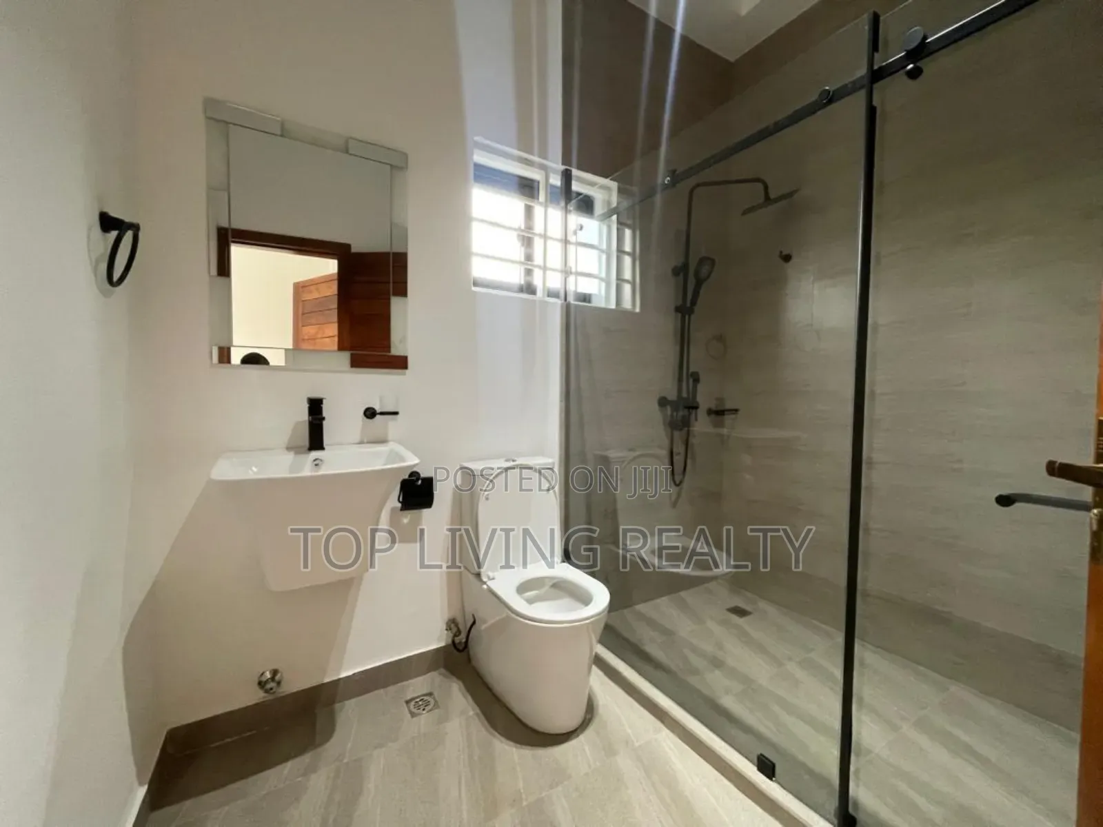 4bdrm Duplex in Ayi Mensa, Oyarifa for sale in Oyarifa