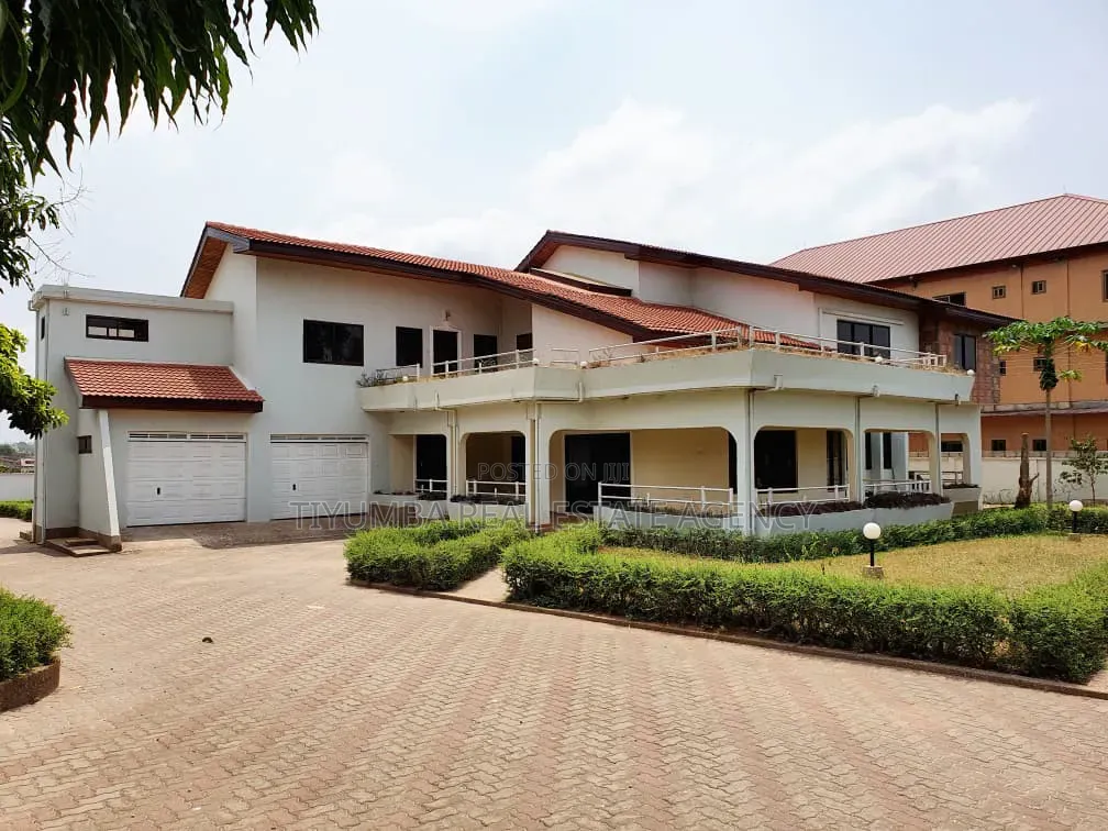 12bdrm Mansion in Tiyumba Real Estate, Asore Junction for rent in Asore Junction