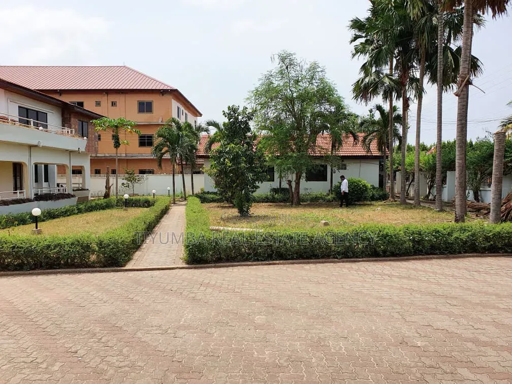 12bdrm Mansion in Tiyumba Real Estate, Asore Junction for rent in Asore Junction