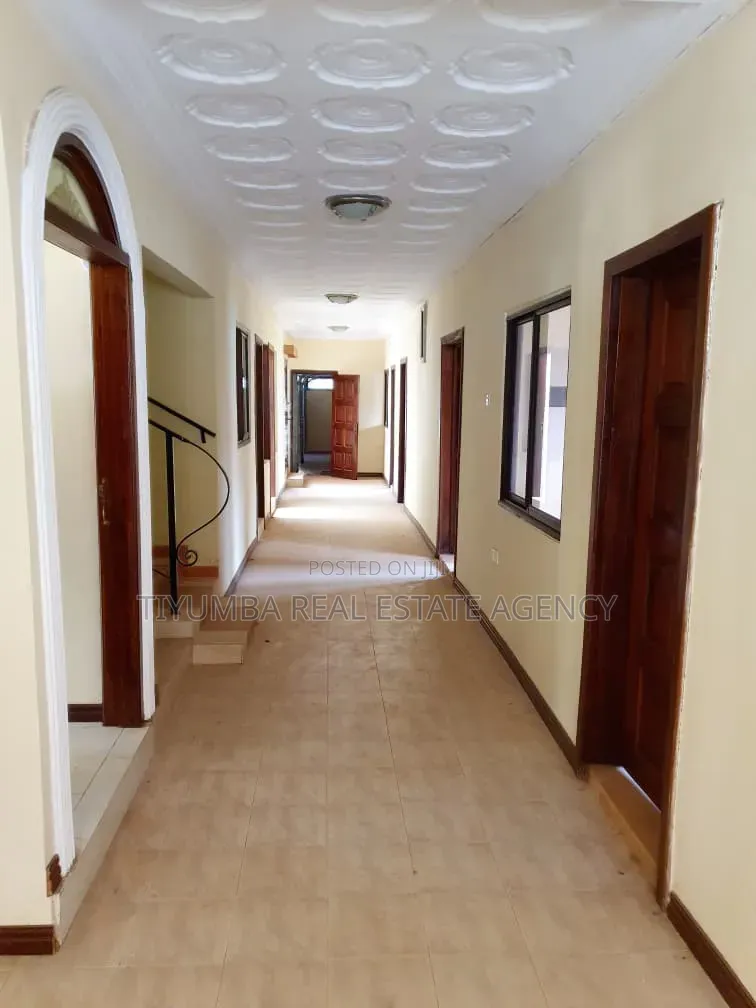 12bdrm Mansion in Tiyumba Real Estate, Asore Junction for rent in Asore Junction