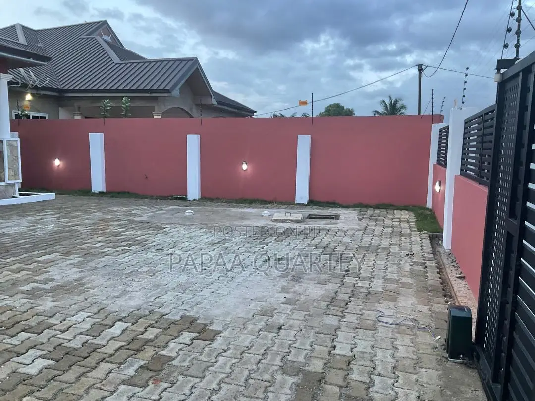 4bdrm House in Oyarifa for sale in Oyarifa