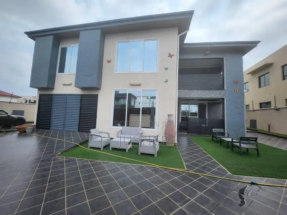 5bdrm Mansion in Airport Hills Estate for sale in Airport Residential Area