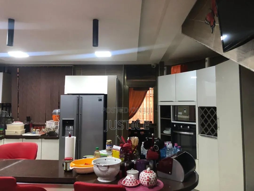 5bdrm Mansion in Airport Hills Estate for sale in Airport Residential Area