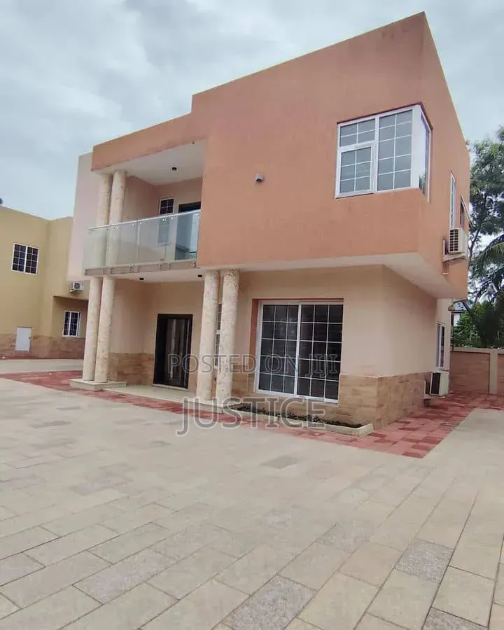 3bdrm Townhouse / Terrace in Dzorwulu for rent in Dzorwulu