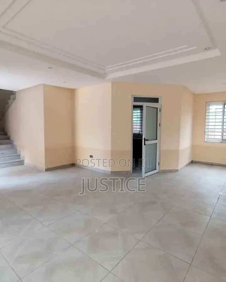 3bdrm Townhouse / Terrace in Dzorwulu for rent in Dzorwulu