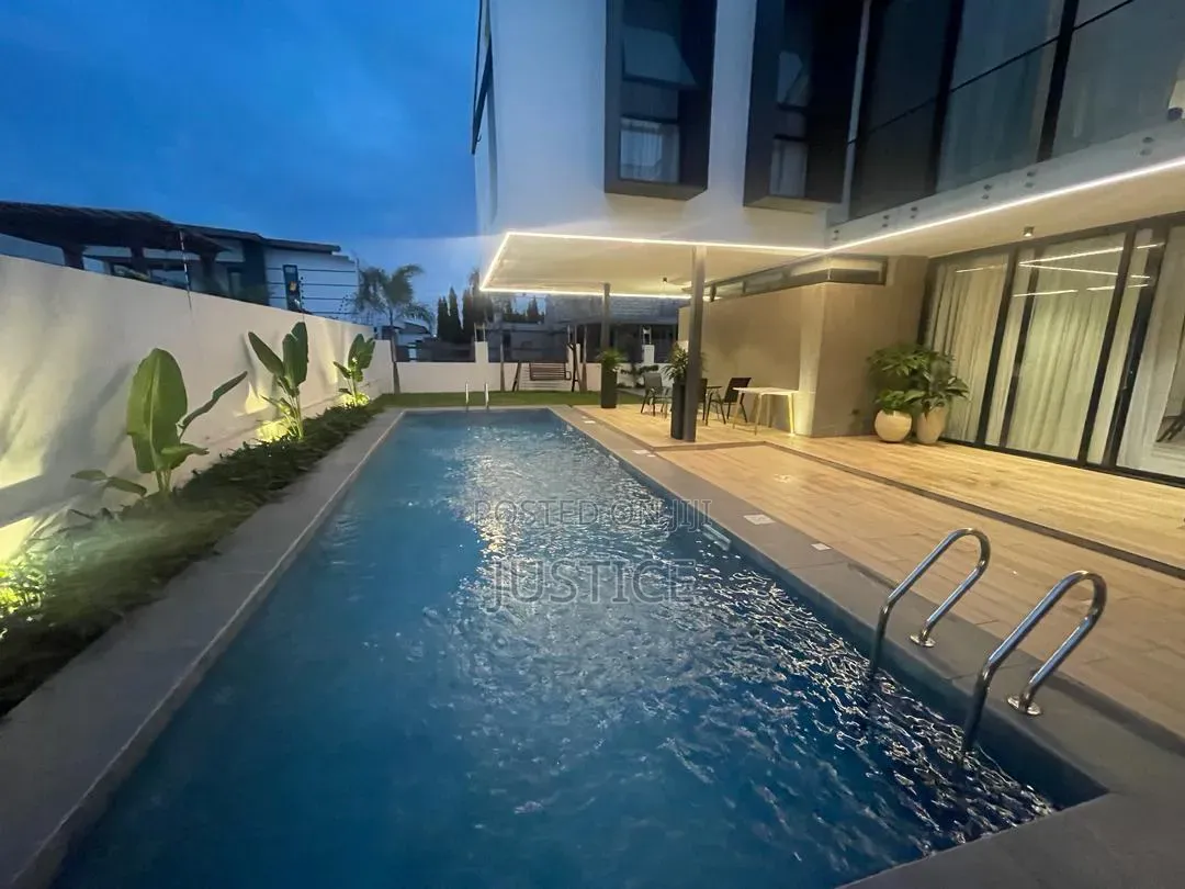 4bdrm Mansion in Airport Hills Estate for sale in Airport Residential Area