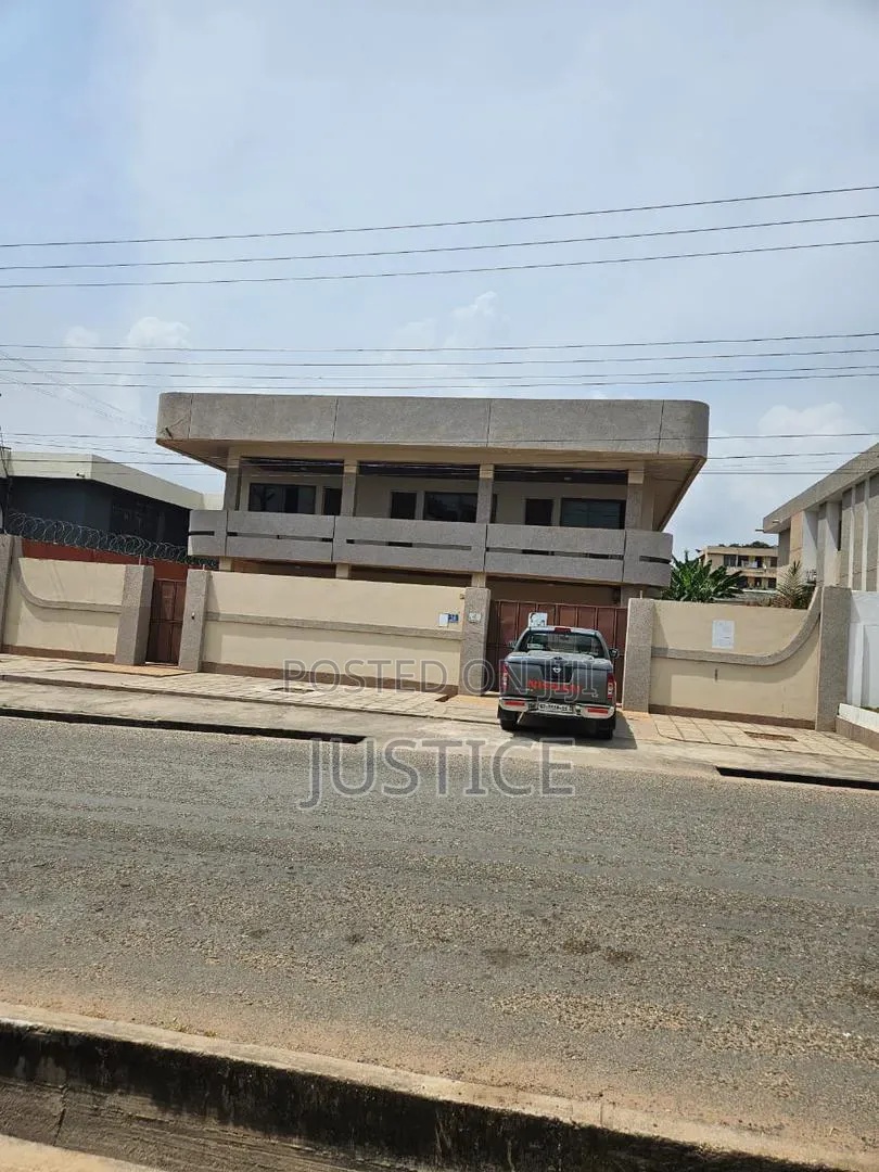7bdrm House in Achimota, Overhead for sale in Overhead