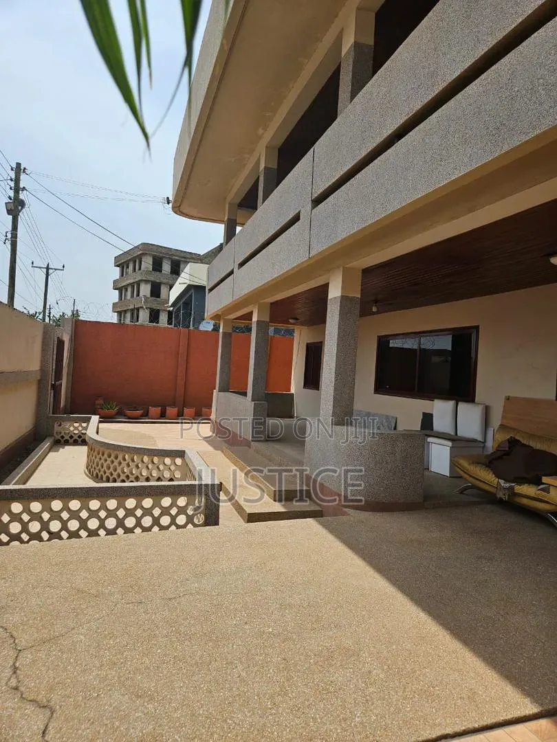 7bdrm House in Achimota, Overhead for sale in Overhead
