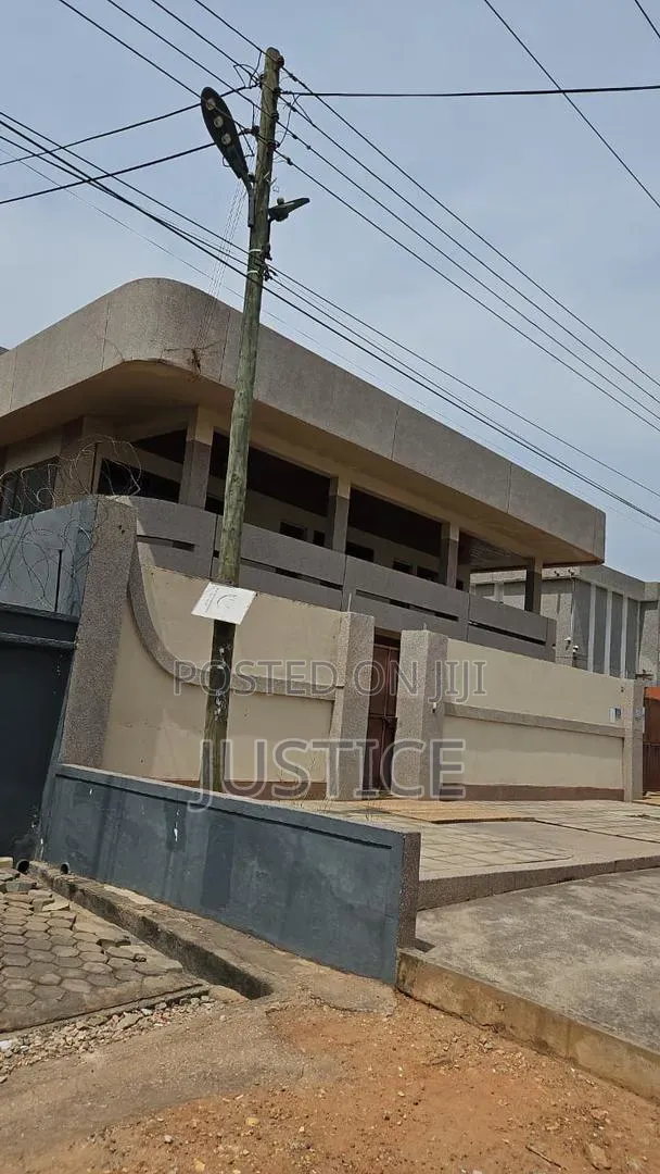 7bdrm House in Achimota, Overhead for sale in Overhead