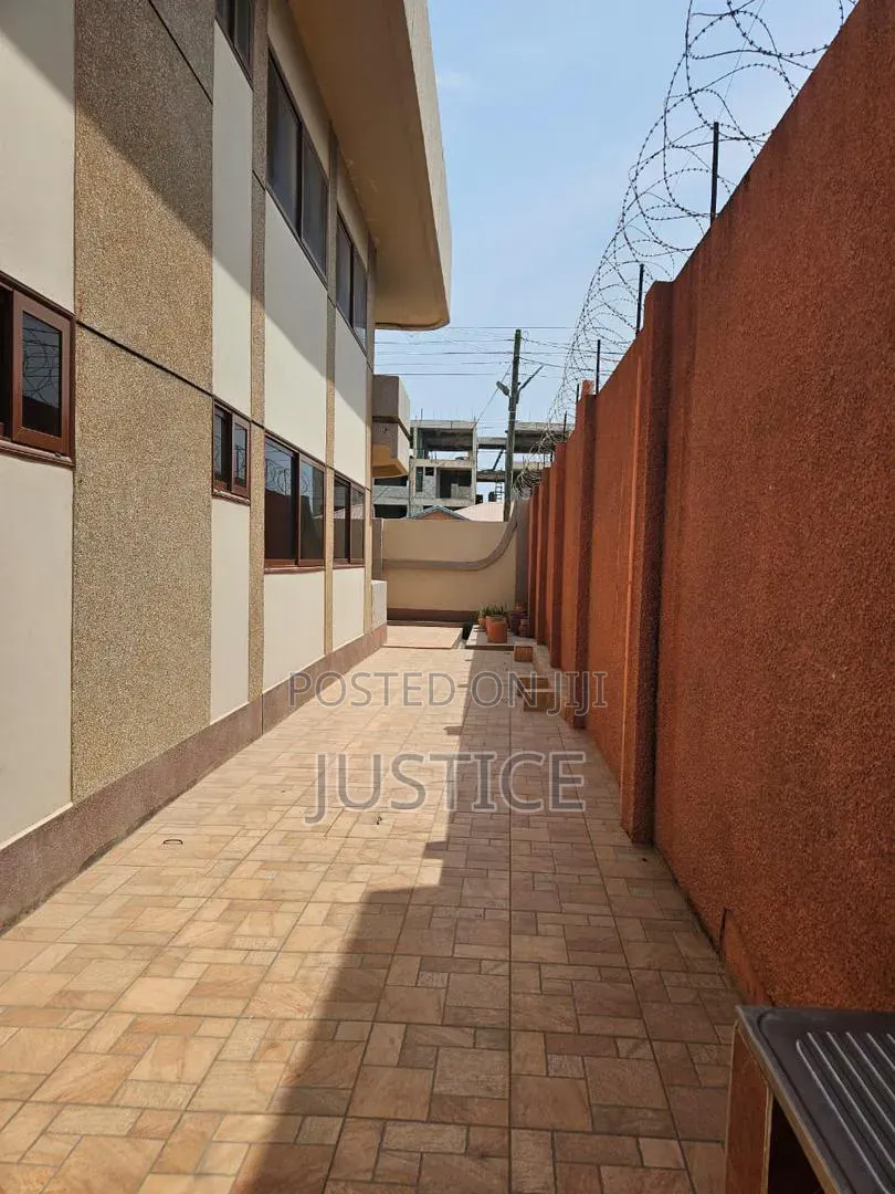 7bdrm House in Achimota, Overhead for sale in Overhead