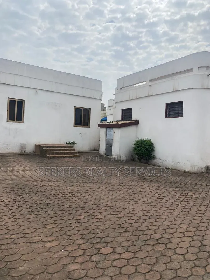 5bdrm House in Seekers Realty, School Area for sale in School Area