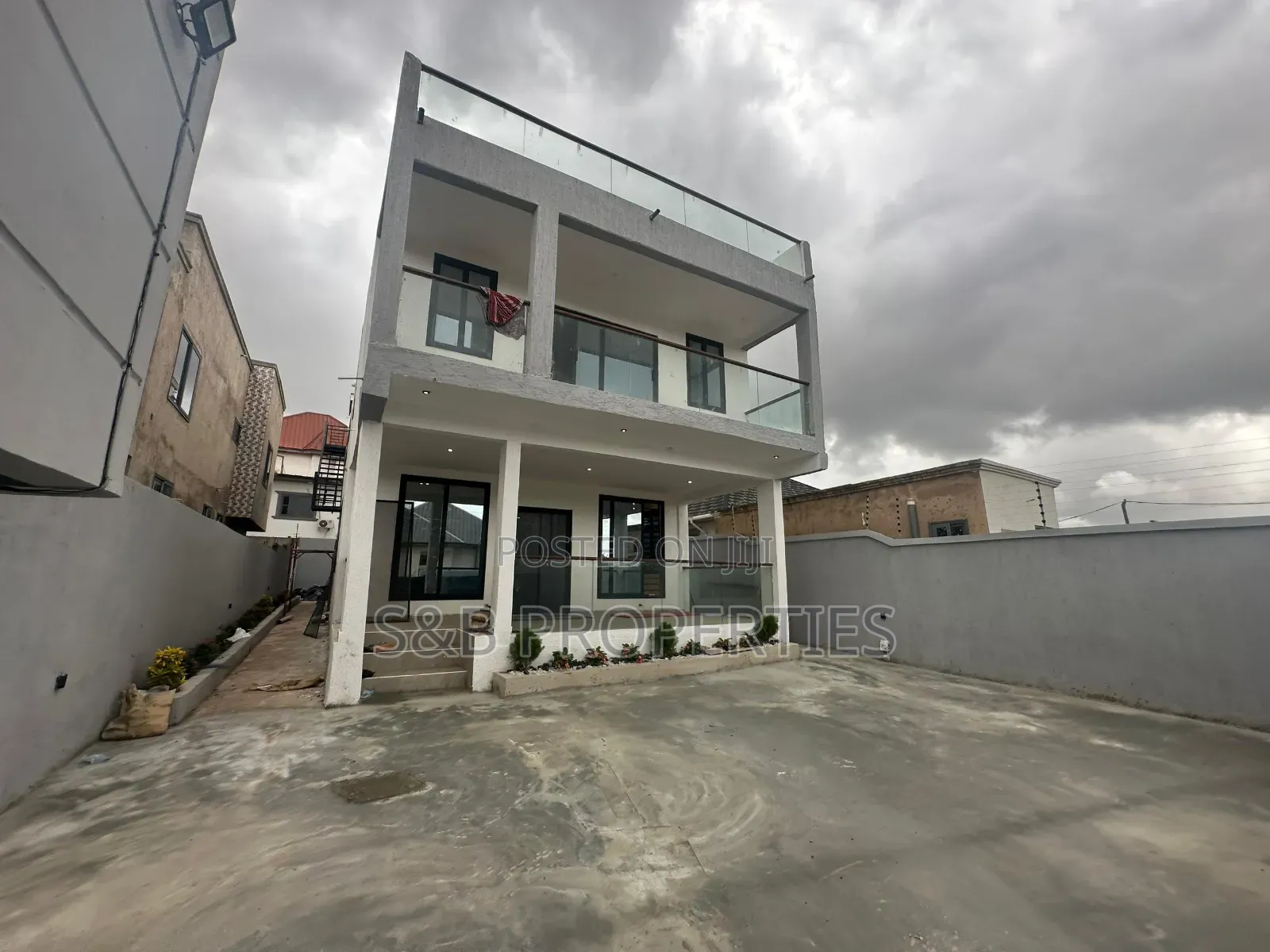 4bdrm House in Kwabenya for sale in Kwabenya