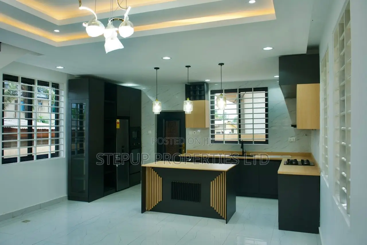 2bdrm House in Ashaley Botwe., School Junction for sale in School Junction