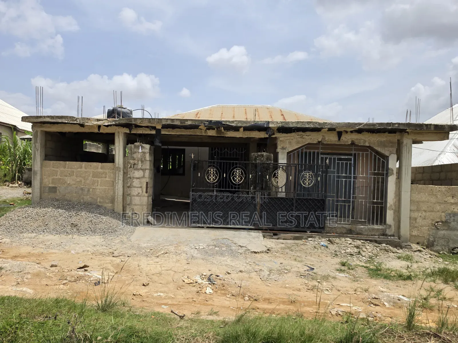 3bdrm House in Fredimens Real, Afigya-Kwabre for sale in Afigya-Kwabre