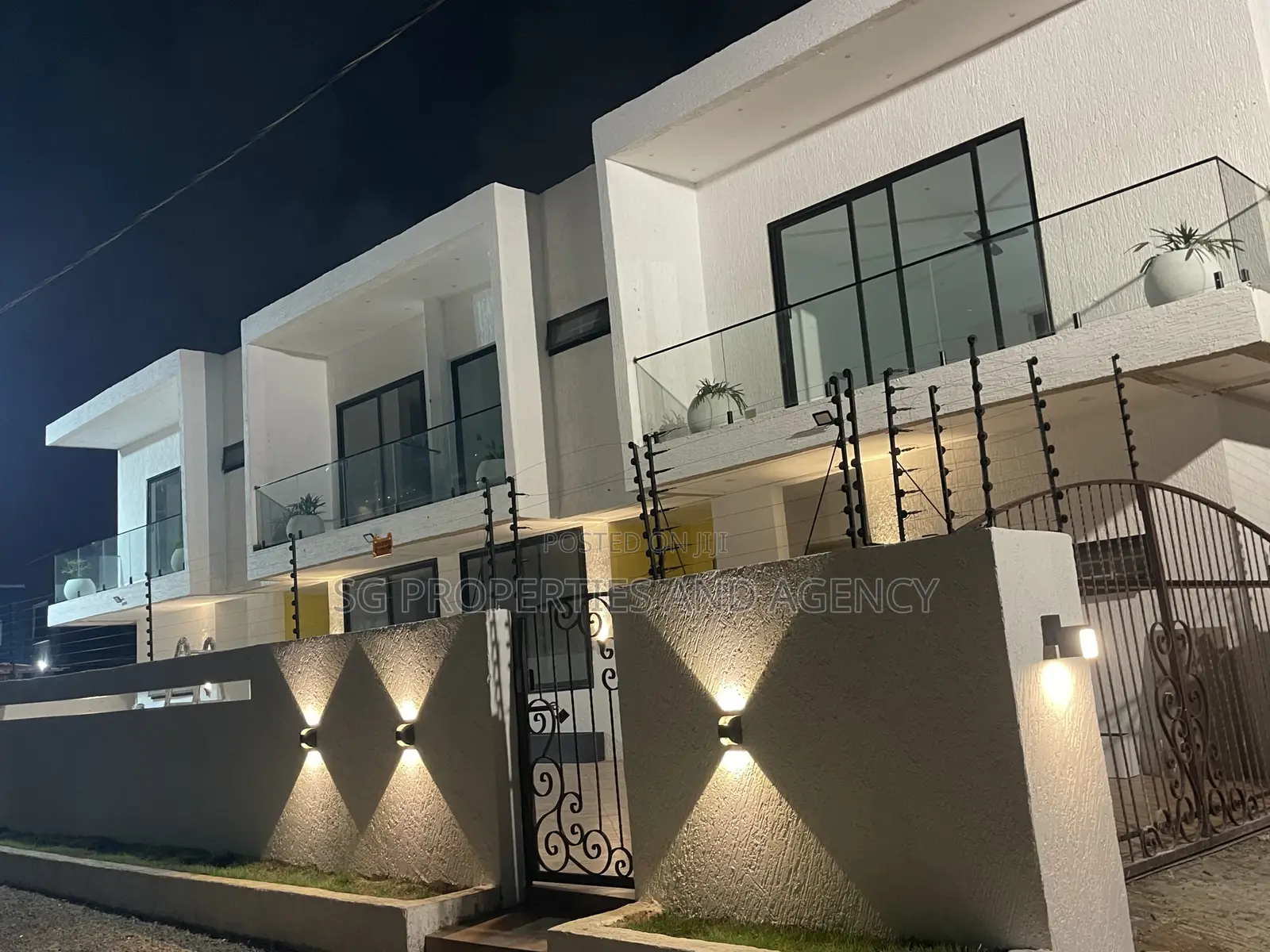 2bdrm Townhouse / Terrace in Lashibi, Sakumono for rent in Sakumono
