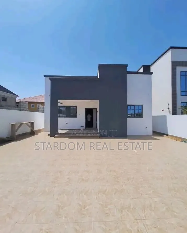 3bdrm Bungalow in Community 19 Annex, Lashibi for sale in Lashibi