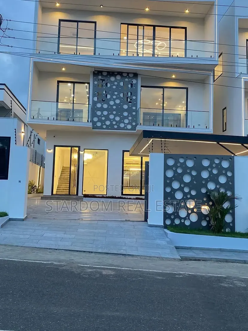 4bdrm Duplex in East Legon, American House for sale in American House
