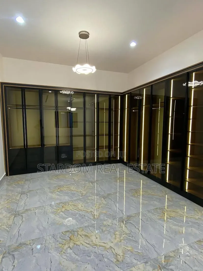 4bdrm Duplex in East Legon, American House for sale in American House
