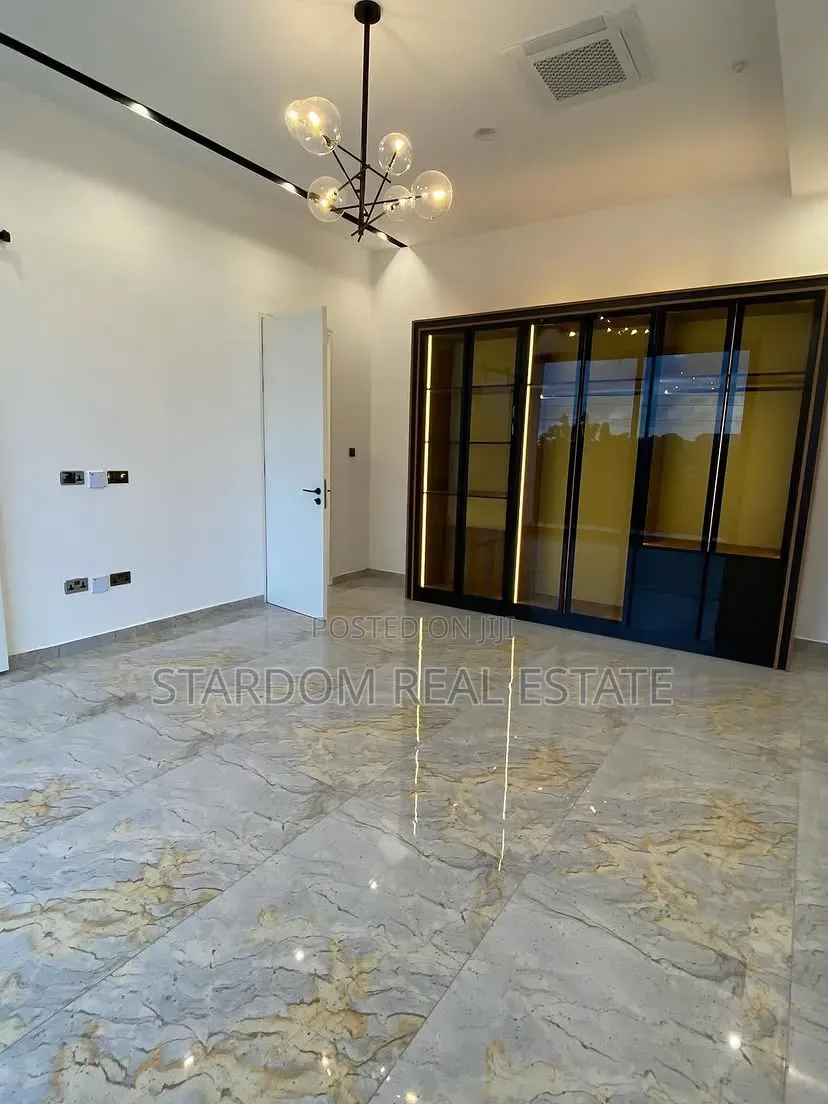 4bdrm Duplex in East Legon, American House for sale in American House