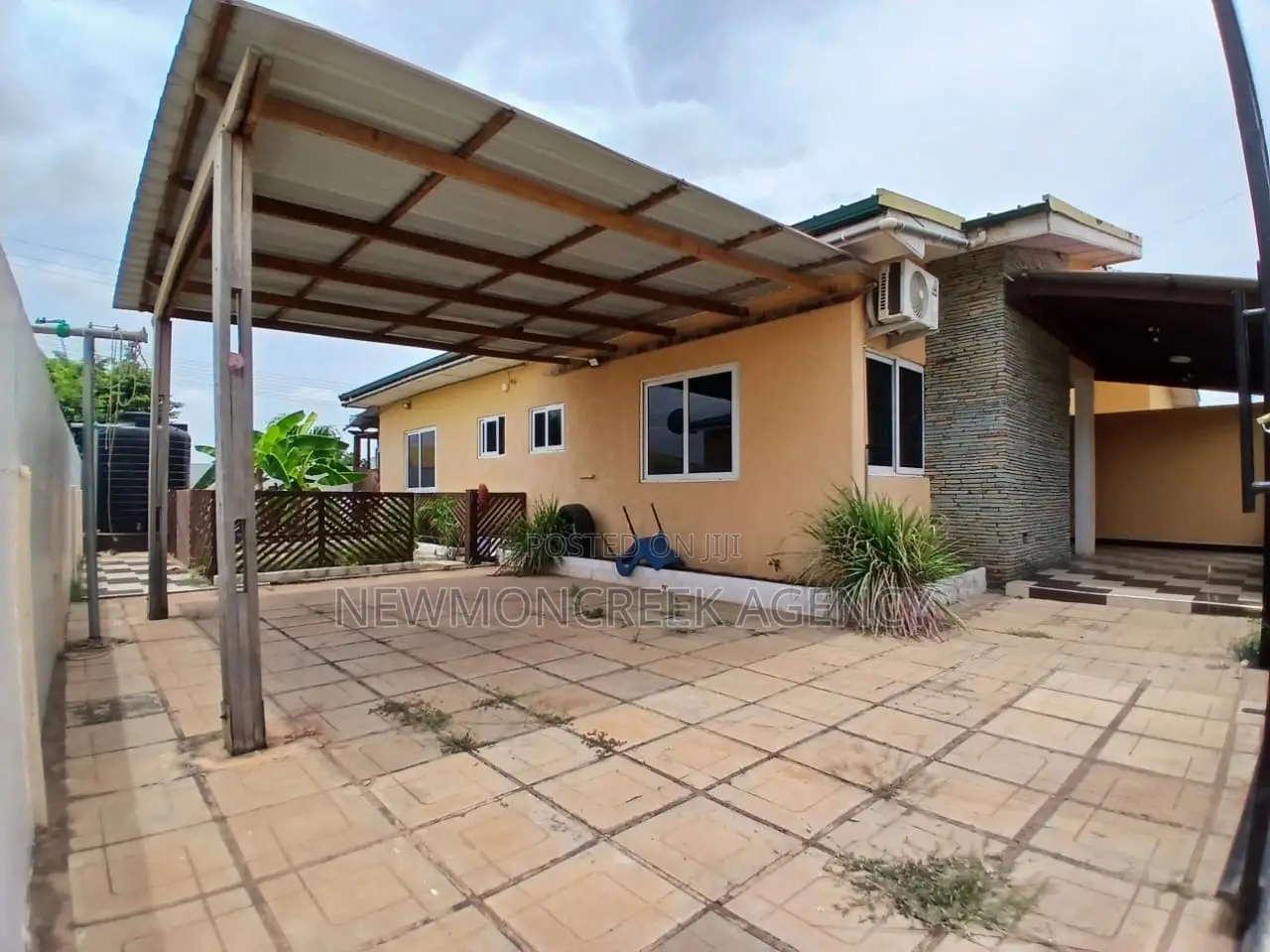 2bdrm Bungalow in Amrahia, Accra Metropolitan for sale in Accra Metropolitan