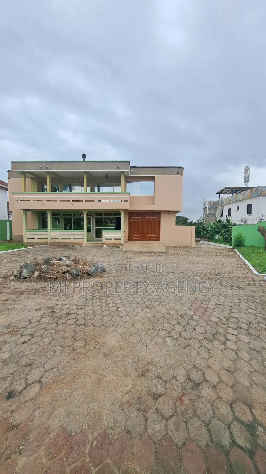7bdrm House in Community 12, Sakumono for rent in Sakumono