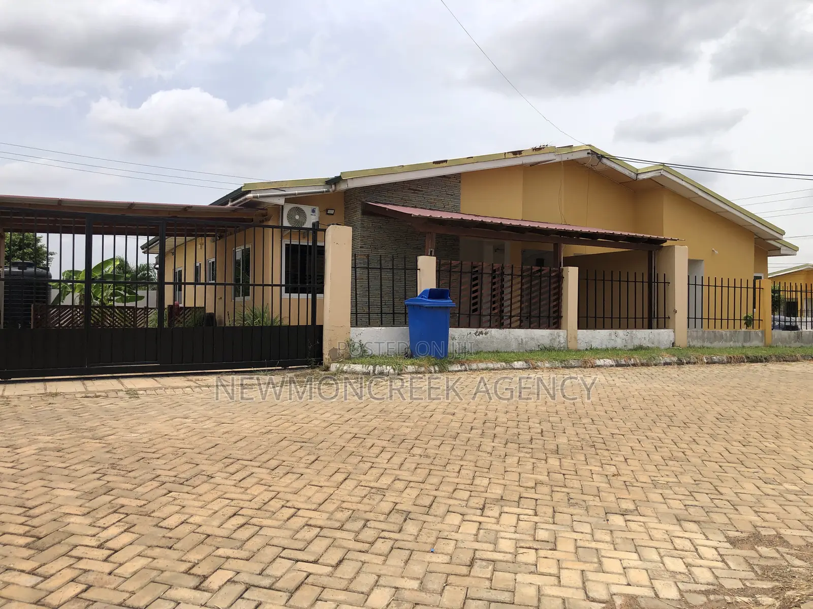 2bdrm Bungalow in Amrahia, Accra Metropolitan for sale in Accra Metropolitan