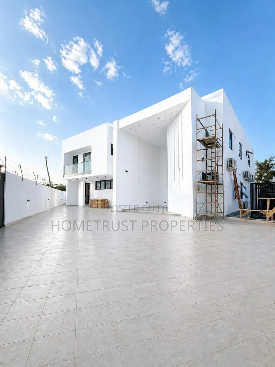 4bdrm Duplex in East Legon, American House for sale in American House